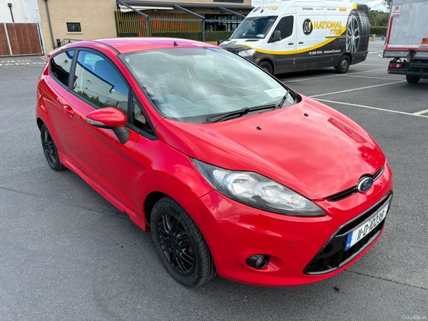 Ford Fiesta Hatchback, Petrol, 2011, Red
