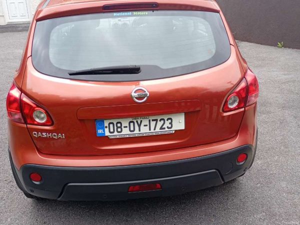 Nissan Qashqai Hatchback, Petrol, 2008, Red