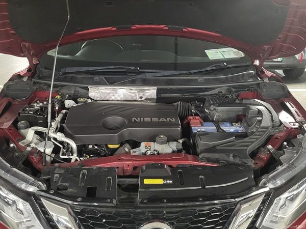 Nissan Qashqai MPV, Diesel, 2021, Red