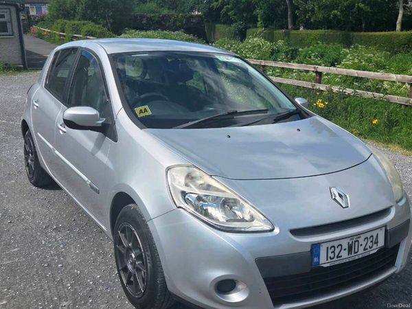 Renault Clio Hatchback, Petrol, 2013, Silver
