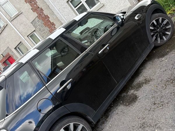 Mini Cooper Hatchback, Diesel, 2015, Black