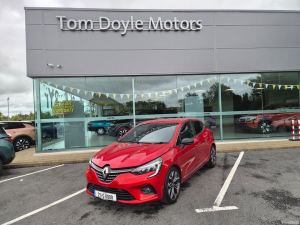 Renault Clio Hatchback, Petrol, 2021, Red