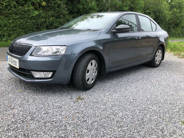 Skoda Octavia Saloon, Diesel, 2015, Grey