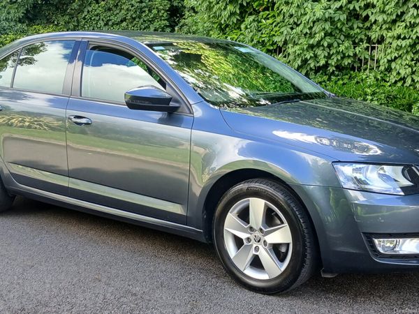Skoda Octavia Saloon, Petrol, 2016, Grey