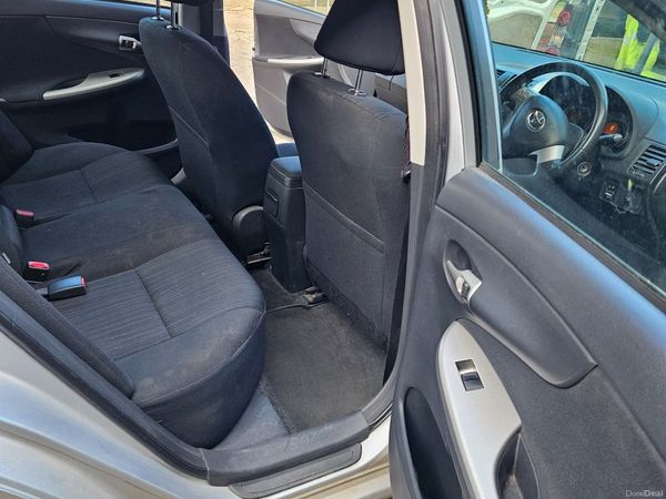 Toyota Corolla Saloon, Petrol, 2010, Silver