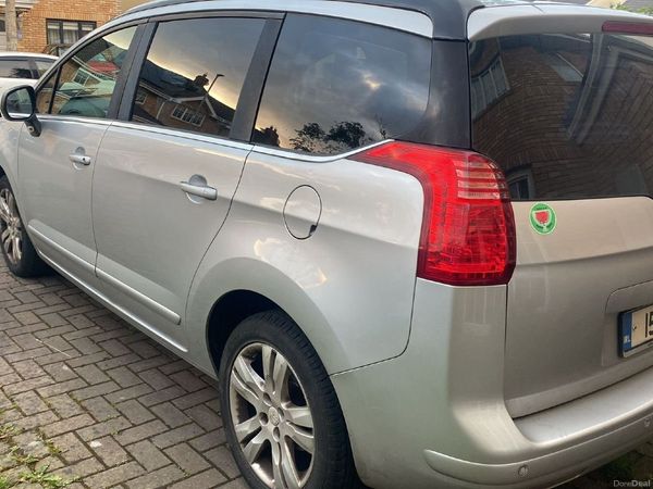 Peugeot 5008 MPV, Diesel, 2015, Grey