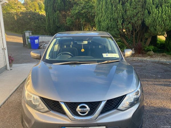 Nissan Qashqai Hatchback, Diesel, 2014, Grey