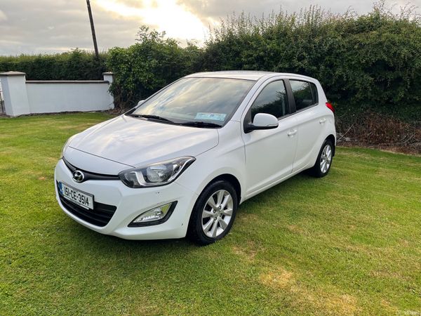 Hyundai i20 Hatchback, Petrol, 2015, White