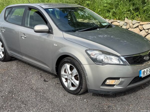 Kia Ceed Hatchback, Diesel, 2010, Silver