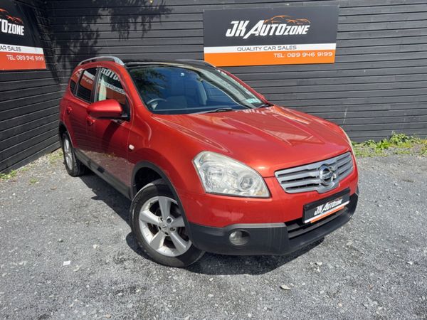 Nissan Qashqai+2 Hatchback, Petrol, 2009, Red