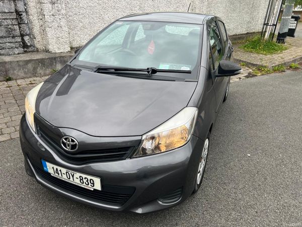 Toyota Yaris Hatchback, Petrol, 2014, Grey