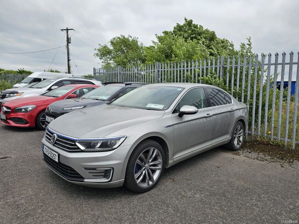 Volkswagen Passat Saloon, Petrol Hybrid, 2017, Silver
