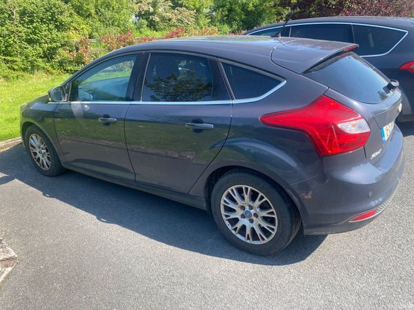 Ford Focus Hatchback, Petrol, 2012, Grey