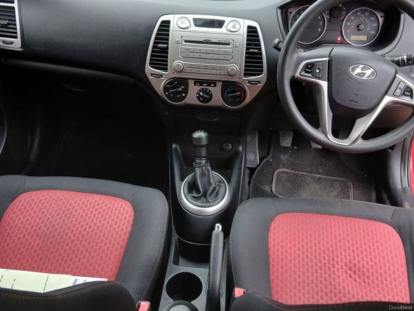 Hyundai i20 Hatchback, Petrol, 2009, Red