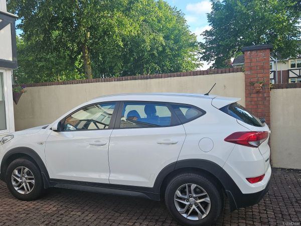 Hyundai Tucson SUV, Petrol, 2017, White