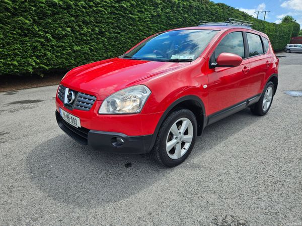 Nissan Qashqai Hatchback, Diesel, 2010, Red