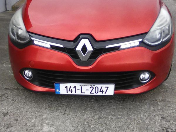 Renault Clio Hatchback, Petrol, 2014, Red