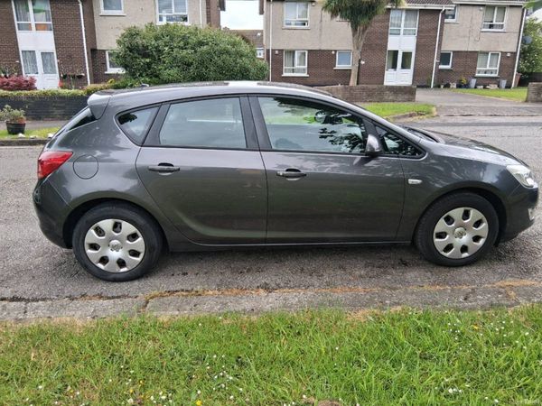 Opel Astra Hatchback, Petrol, 2011, Grey