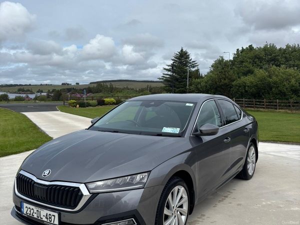 Skoda Octavia Saloon, Diesel, 2023, Grey
