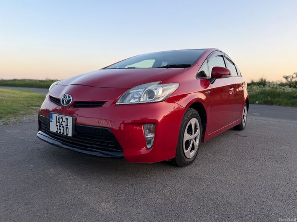 Toyota Prius Saloon, Petrol Hybrid, 2014, Red