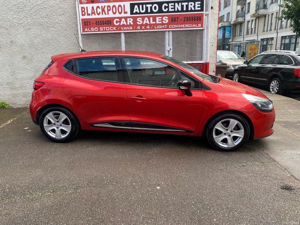 Renault Clio Hatchback, Petrol, 2014, Red
