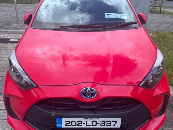 Toyota Yaris Hatchback, Petrol Hybrid, 2020, Red