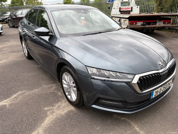 Skoda Octavia Saloon, Diesel, 2021, Grey