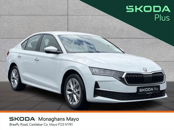 Skoda Octavia Hatchback, Petrol, 2026, White