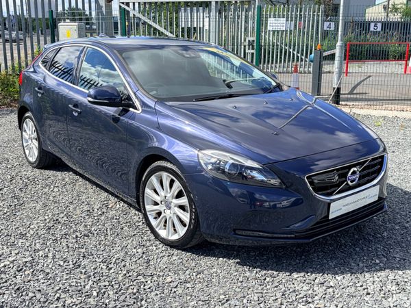 Volvo V40 Hatchback, Petrol, 2015, Blue