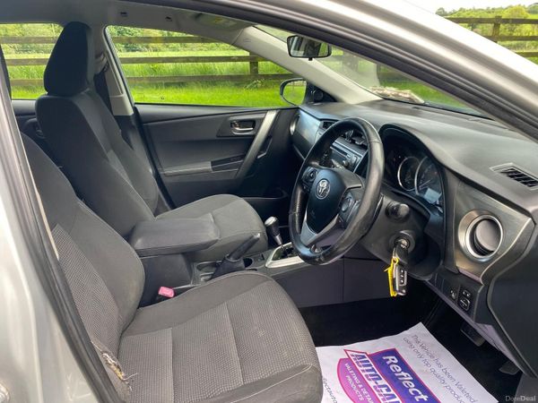Toyota Auris Hatchback, Diesel, 2014, Silver