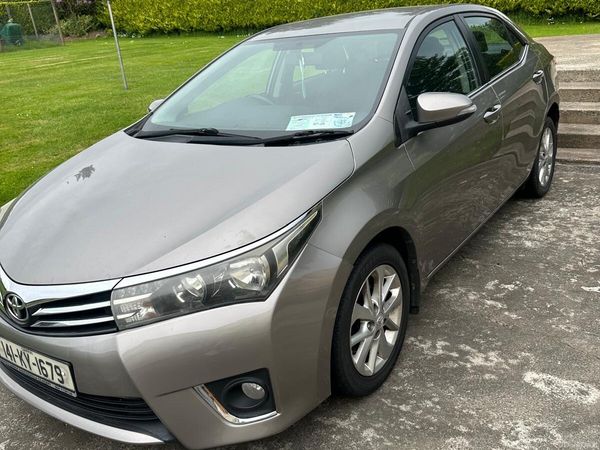 Toyota Corolla Saloon, Diesel, 2014, Bronze