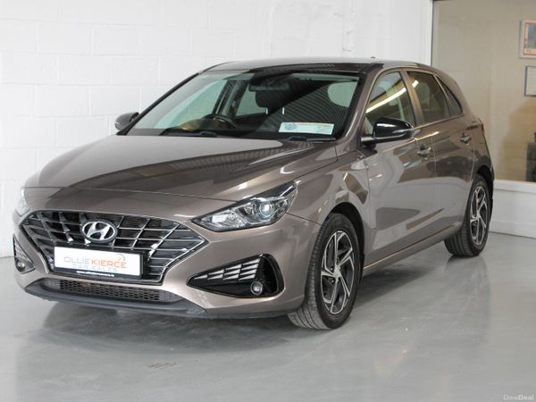 Hyundai i30 Hatchback, Petrol, 2021, Brown