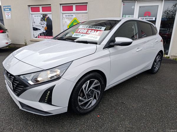 Hyundai i20 Hatchback, Petrol, 2024, Grey