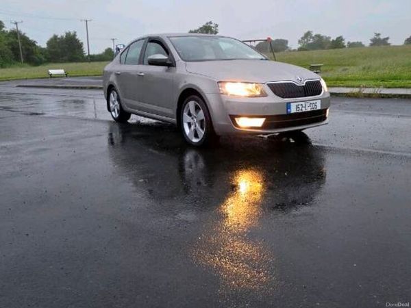 Skoda Octavia Saloon, Diesel, 2015, Beige
