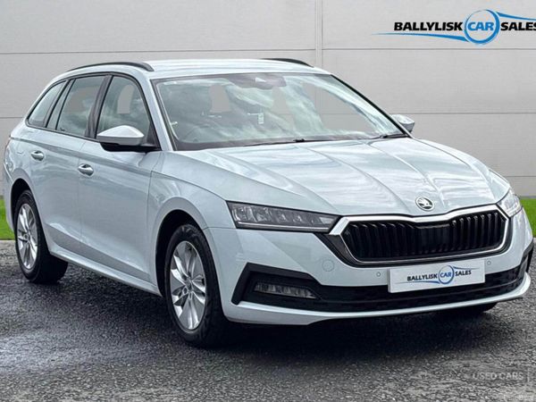 Skoda Octavia Estate, Petrol, 2021, White