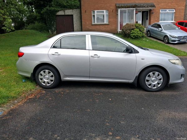 Toyota Corolla Saloon, Petrol, 2010, Silver