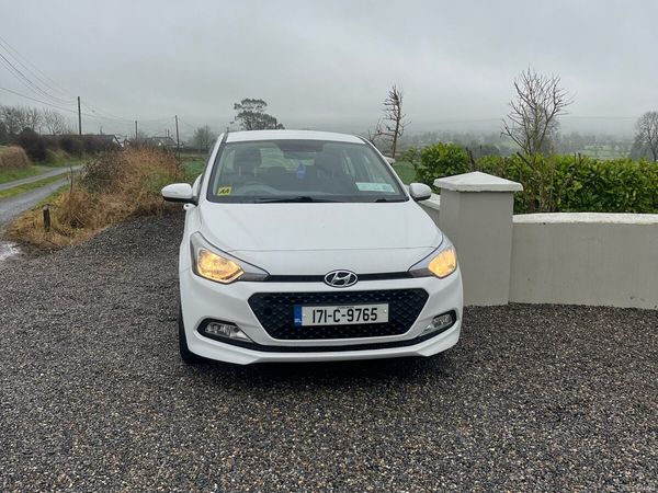 Hyundai i20 Hatchback, Petrol, 2017, White