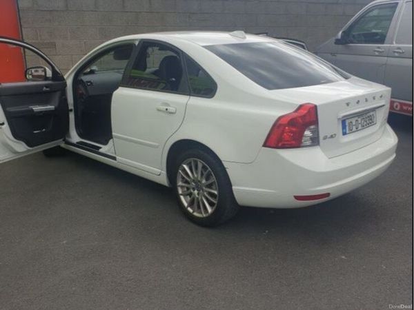 Volvo S40 Saloon, Diesel, 2010, White