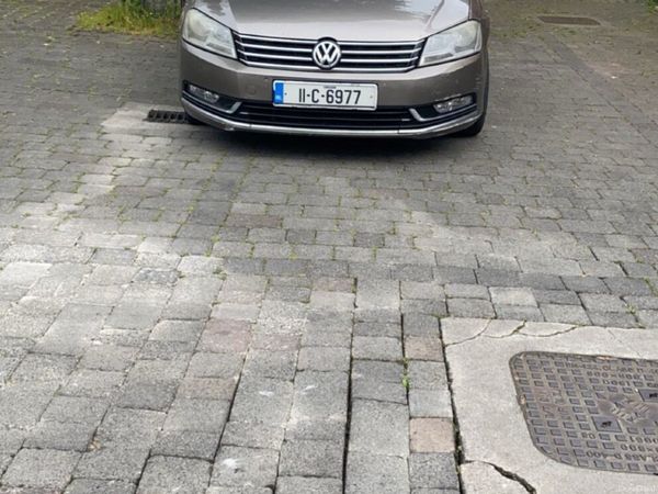 Volkswagen Passat Saloon, Petrol, 2011, Brown