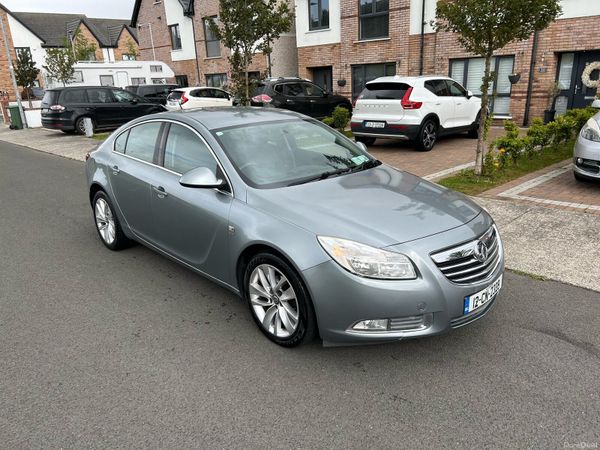 Vauxhall Insignia Hatchback, Diesel, 2012, Silver