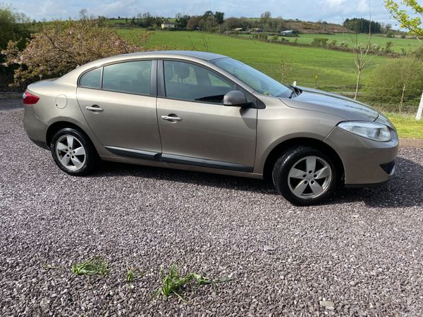 Renault Fluence Saloon, Diesel, 2010, Gold