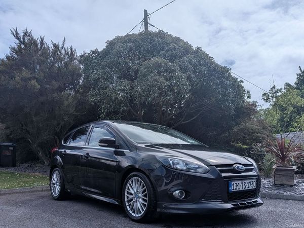 Ford Focus Hatchback, Petrol, 2013, Black