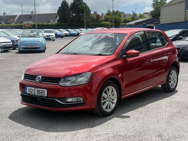 Volkswagen Polo Hatchback, Petrol, 2014, Red