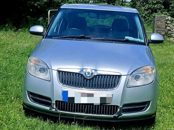 Skoda Fabia Hatchback, Diesel, 2010, Silver
