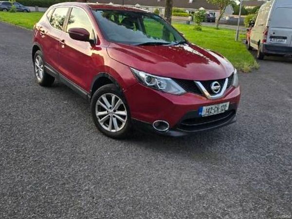 Nissan Qashqai Hatchback, Diesel, 2014, Red
