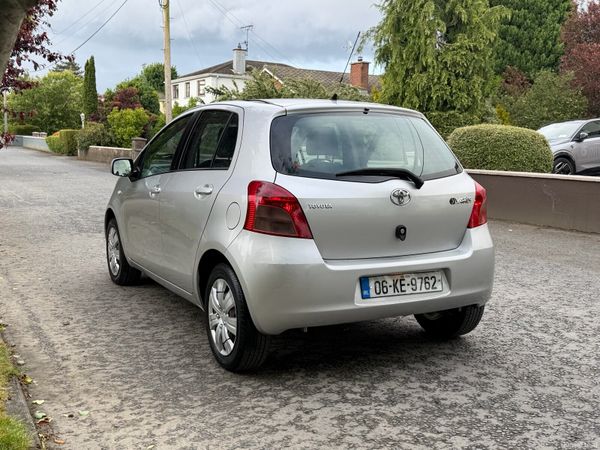 Toyota Yaris Hatchback, Petrol, 2006, Silver