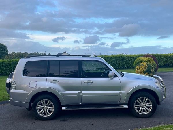Mitsubishi Pajero SUV, Diesel, 2015, Silver