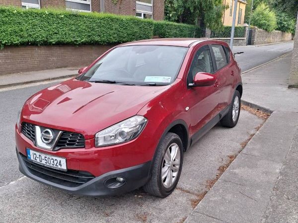 Nissan Qashqai Hatchback, Diesel, 2012, Red