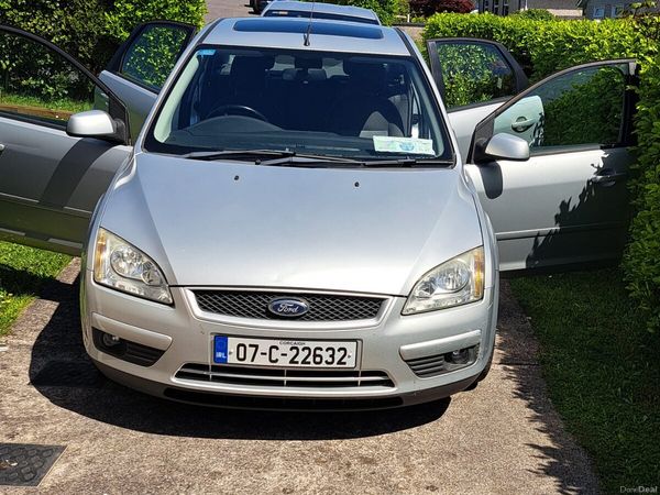 Ford Focus Saloon, Petrol, 2007, Silver