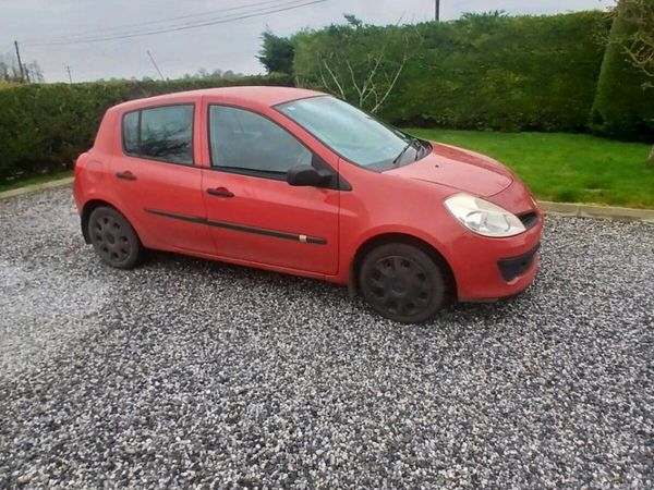 Renault Clio Hatchback, Petrol, 2006, Red